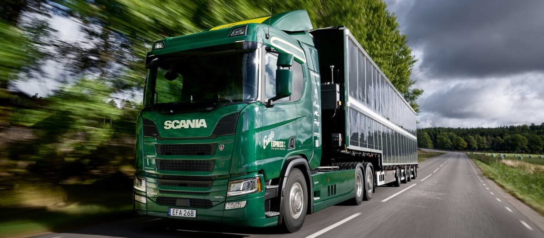 Scania pokryła ciężarówkę panelami słonecznymi. Efekty zaskakują
