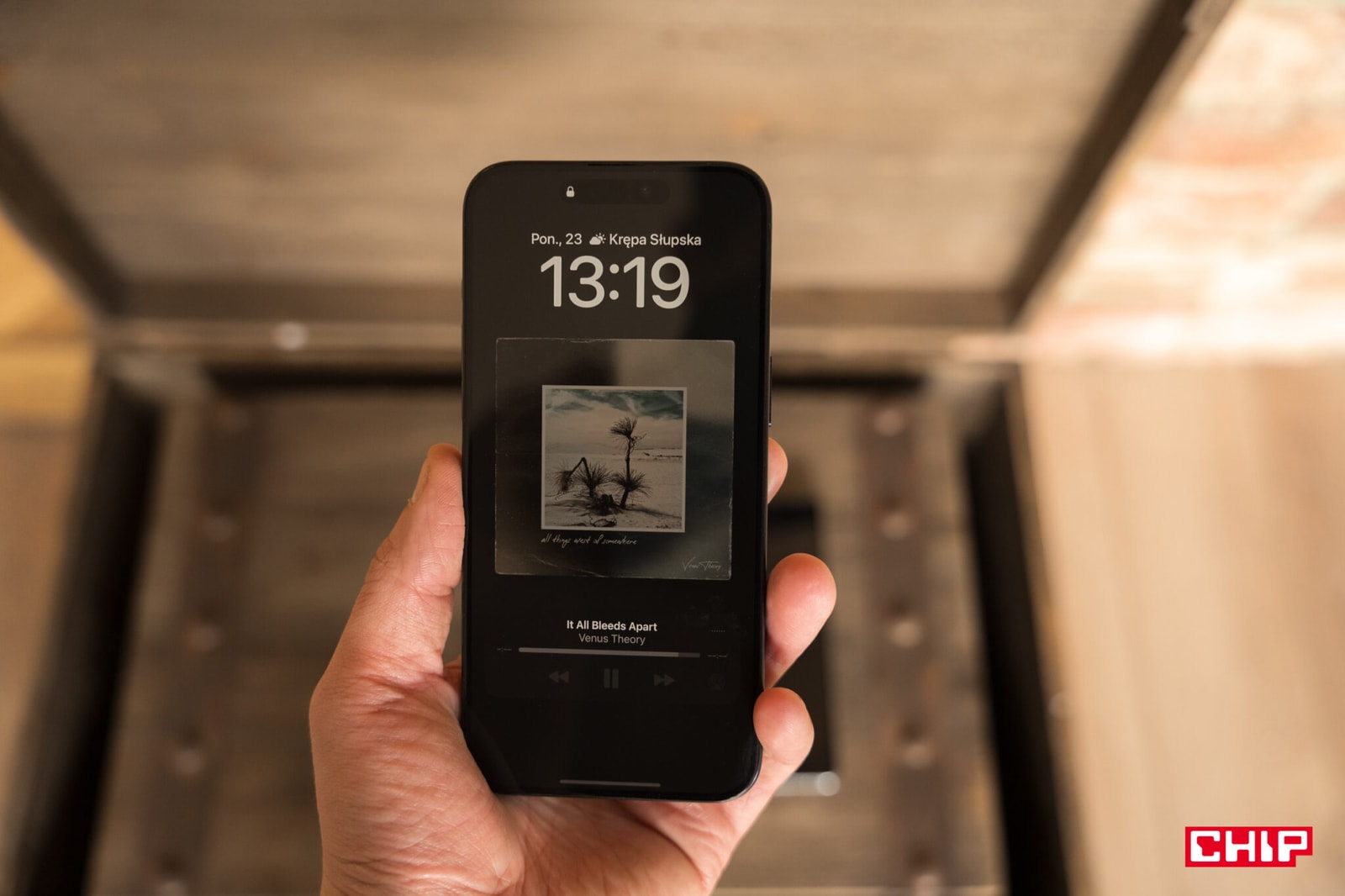 Długo trzeba będzie czekać na lepsze wyświetlacze w tańszych iPhone’ach