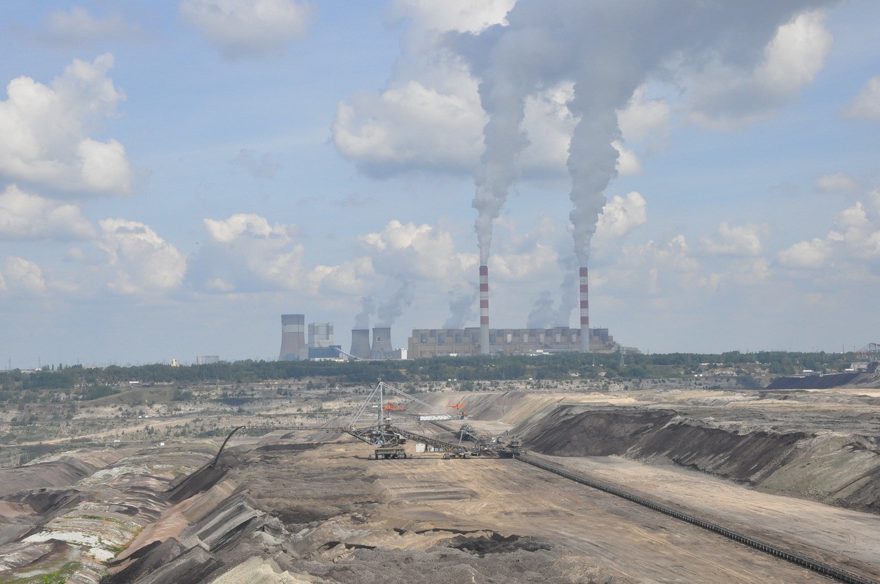 Zdjęcie ilustracyjne kopalni i elektrowni
