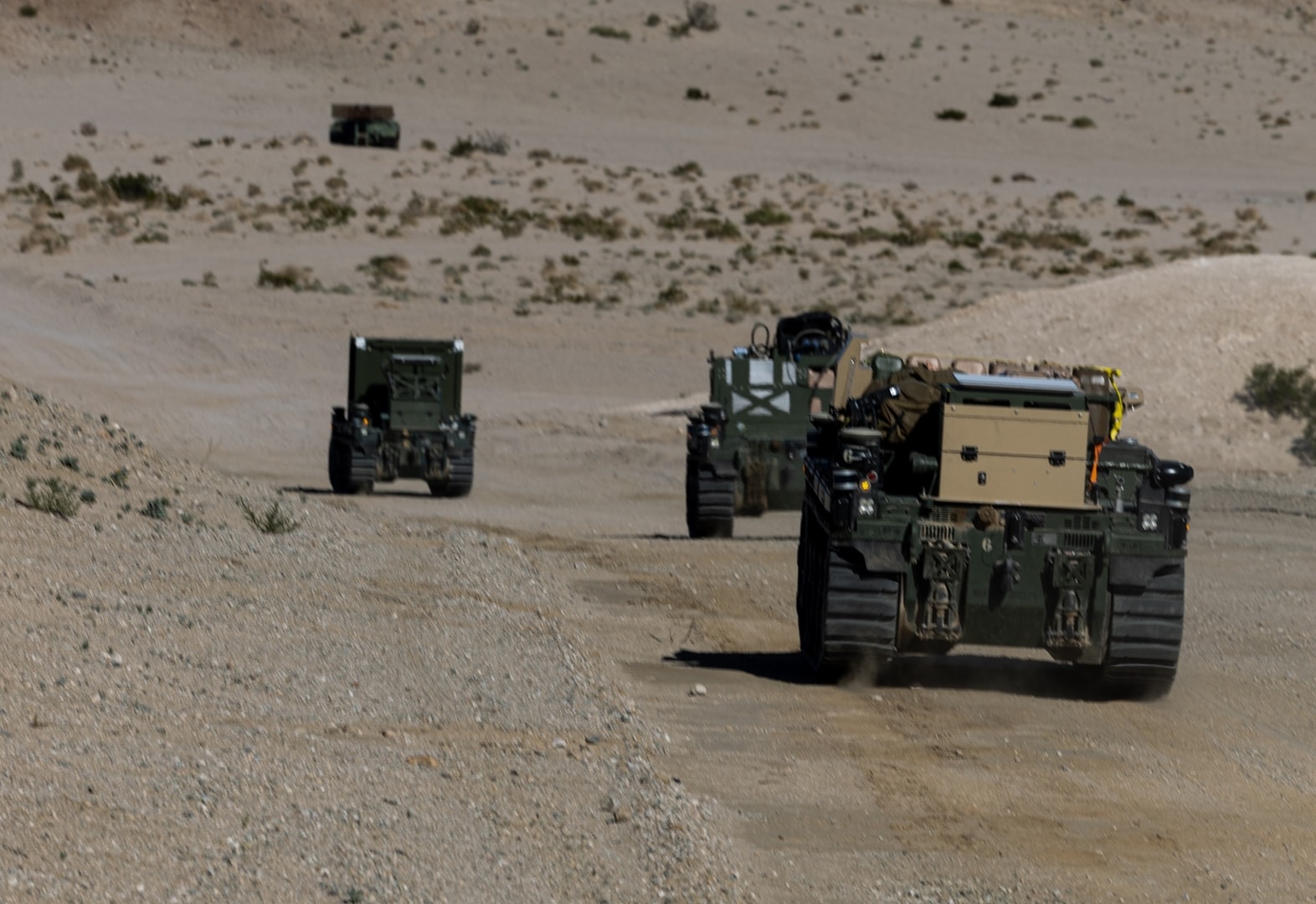 Widok jak z filmu. Za amerykańskimi Marines zaczęły podążać roboty