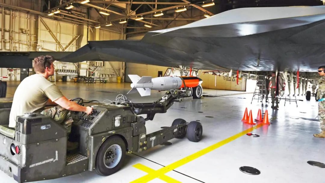 Komu niszczycielską atomówkę? Tak uzbrojonego myśliwca F-16 jeszcze nie widziałeś