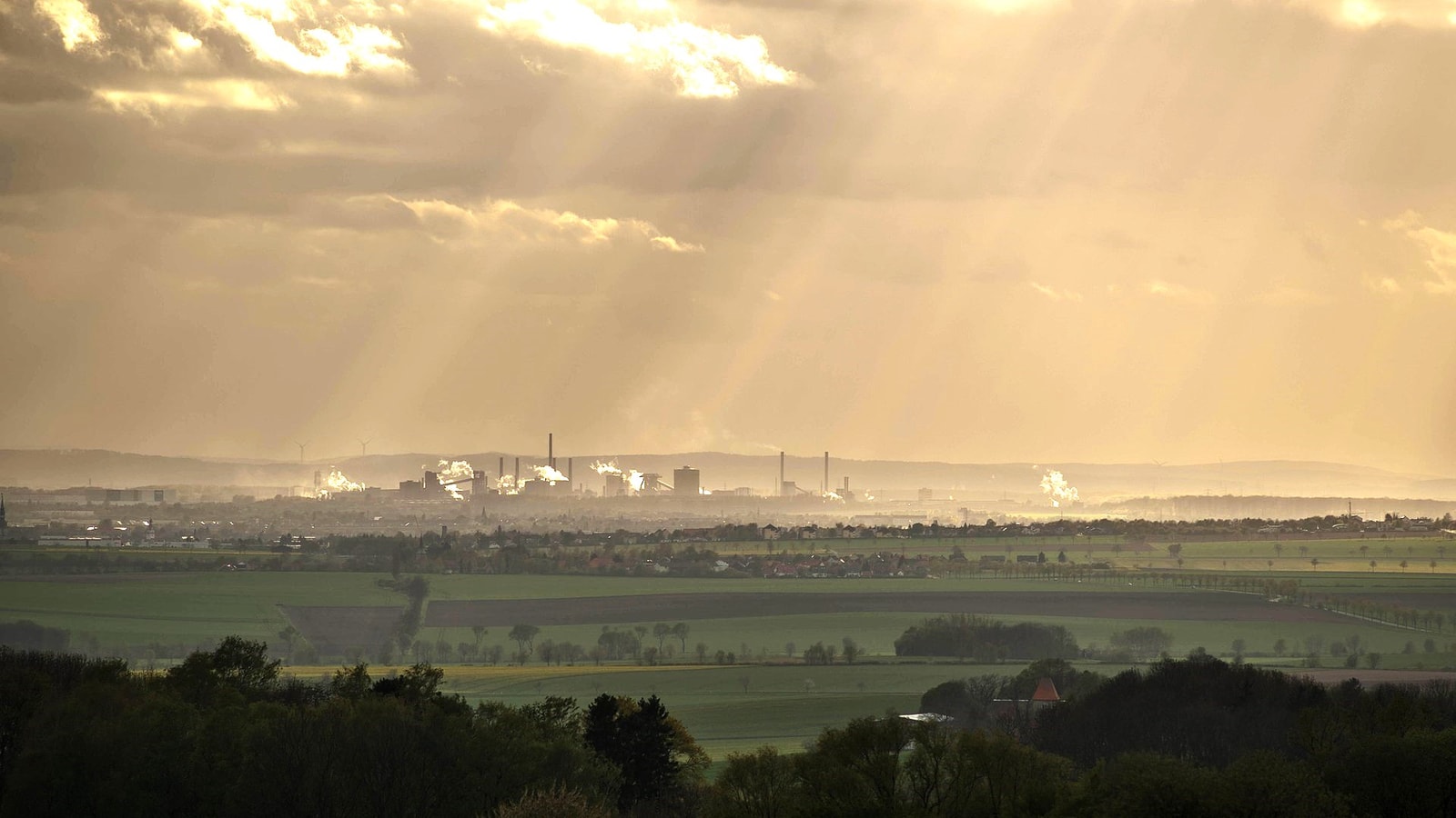 Huta w Salzgitter / źródło: PtrQs, Wikimedia Commons, CC-BY-SA-4.0