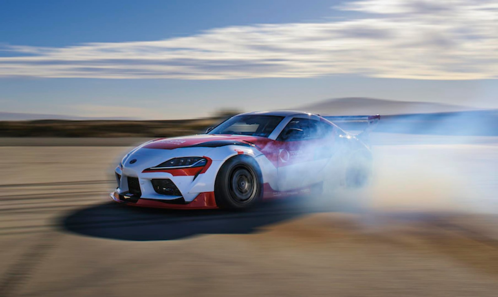 GR Supra driftuje jak szalona, a kierowcy brak. Tak Toyota chce zwiększyć twoje bezpieczeństwo