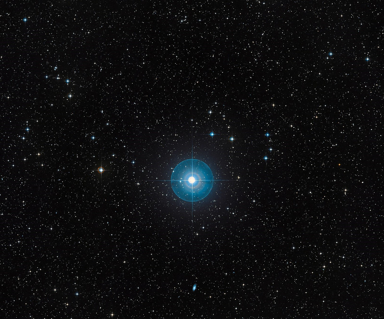 Okoliczna gwiazda ma nietypowy dysk. Nowe obserwacje wykazały jego zaskakującą cechę