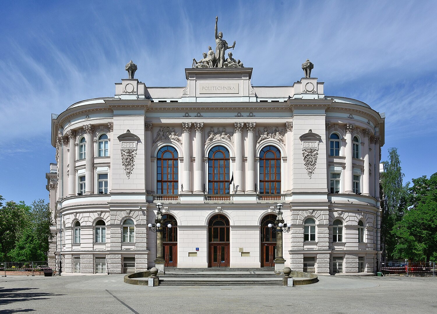 Gmach Główny Politechniki Warszawskiej / źródło: Adrian Grycuk, Wikimedia Commons, CC BY-SA 3.0 pl