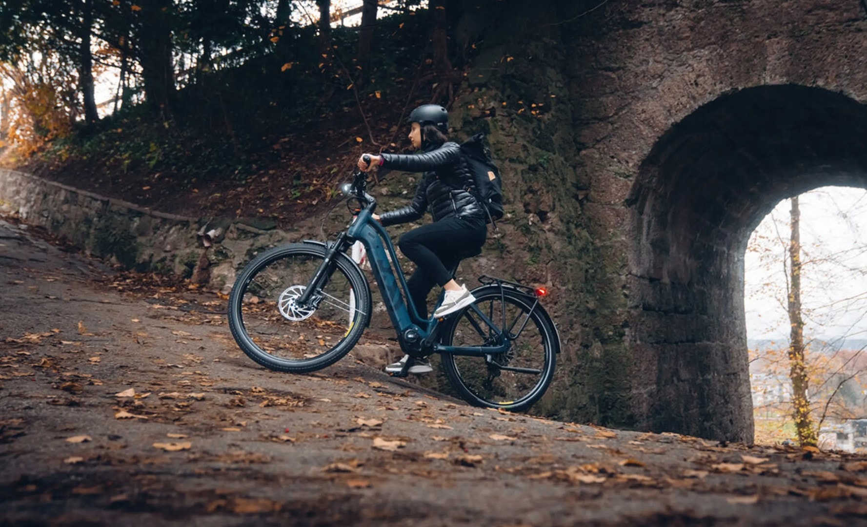 Husqvarna pokazała turystyczne rowery elektryczne Grand Pather. Podbijesz nimi miasta i niejeden teren