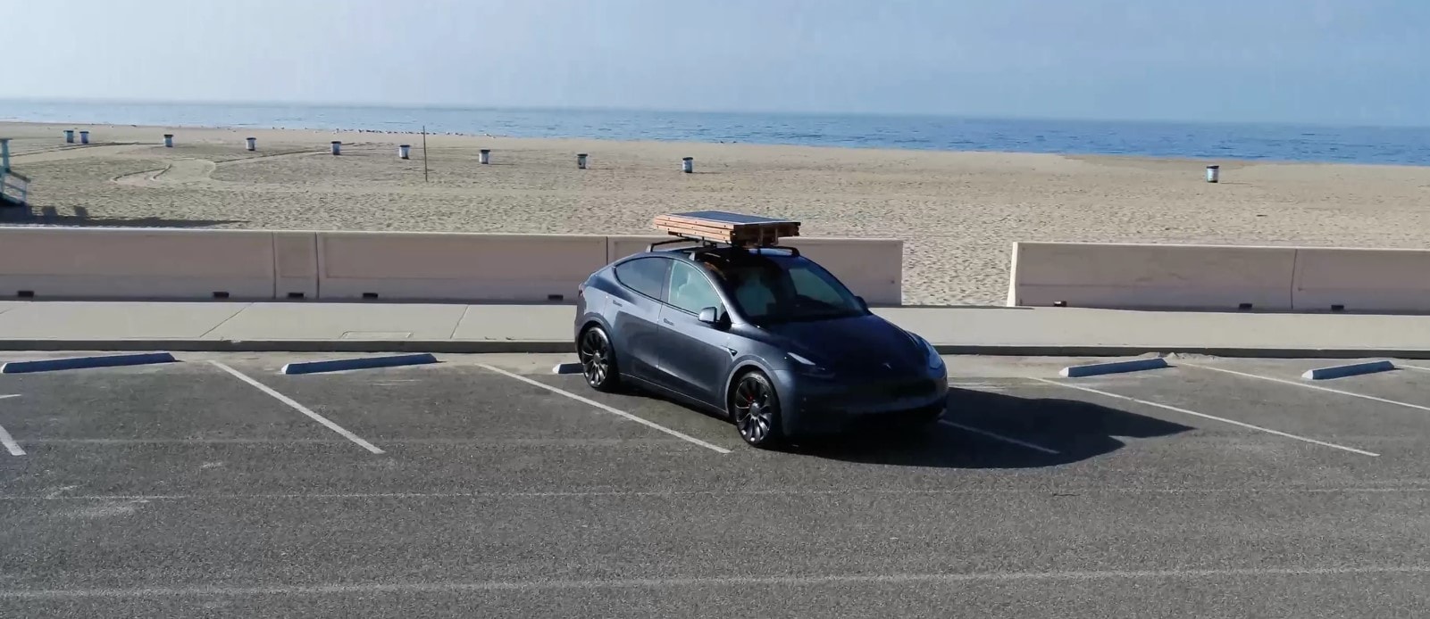 Kupił elektryczny samochód i wziął sprawy w swoje ręce. Teraz może zapomnieć o ładowarkach