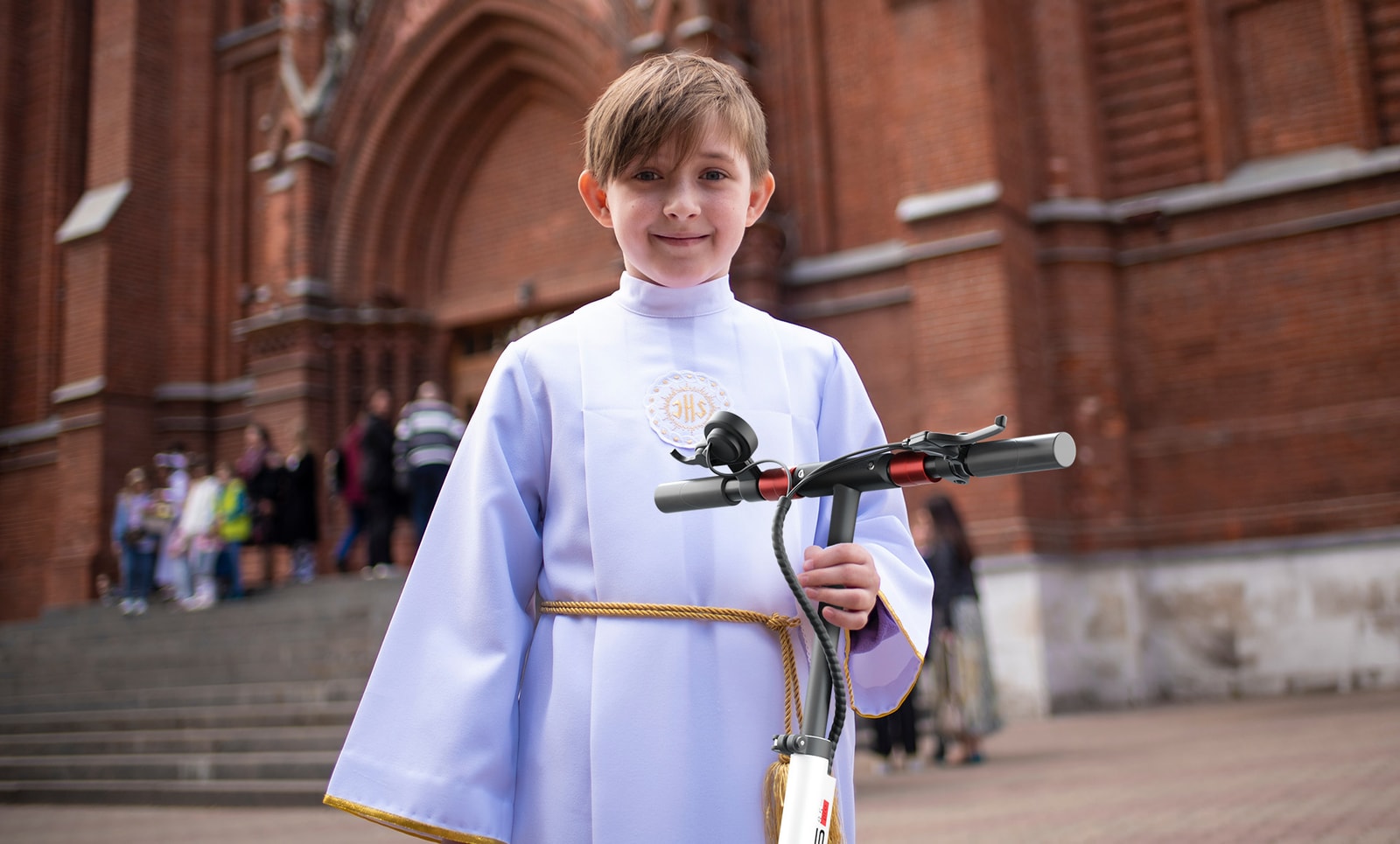 Niezapomniany prezent na komunię. Wskazujemy najlepsze hulajnogi elektryczne
