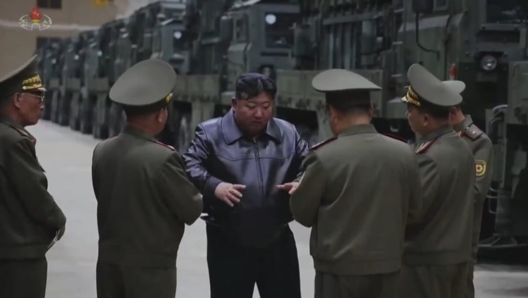 Broń jedyną wartością. Korea Północna zbroi się teraz w Hwasong-11D