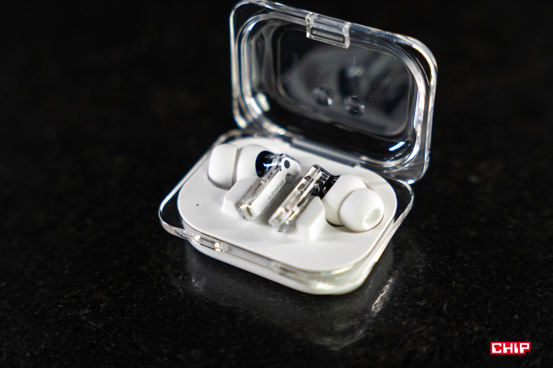 Nothig ear (a) - test