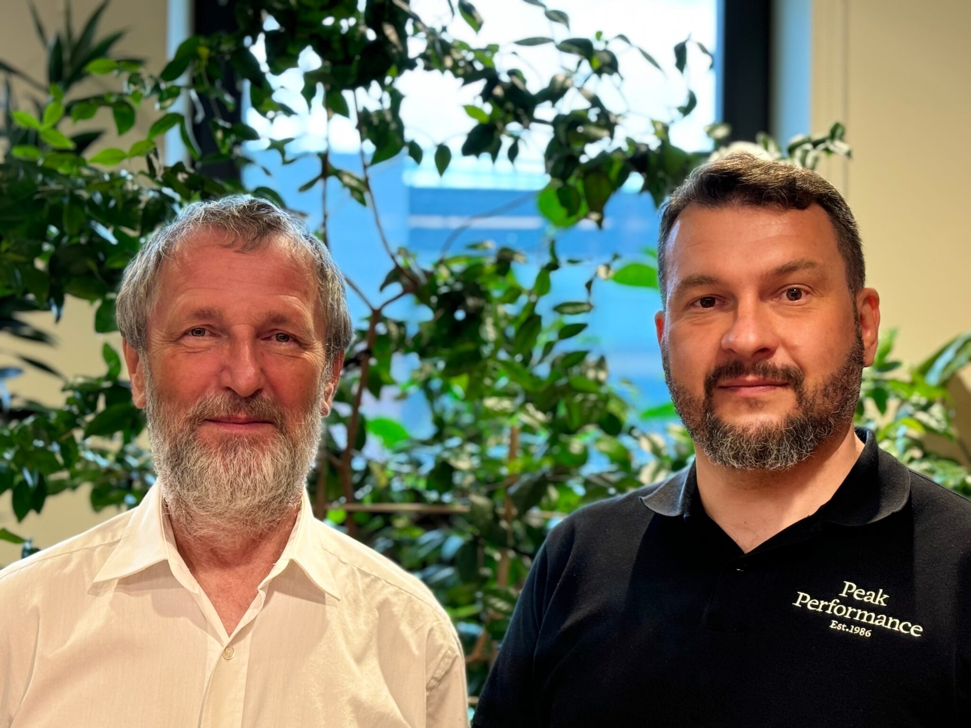 Prof. dr hab. Janusz Szklarzewicz oraz dr hab. Maciej Hodorowicz z Wydziału Chemii UJ / źródło: Uniwersytet Jagielloński, materiały prasowe