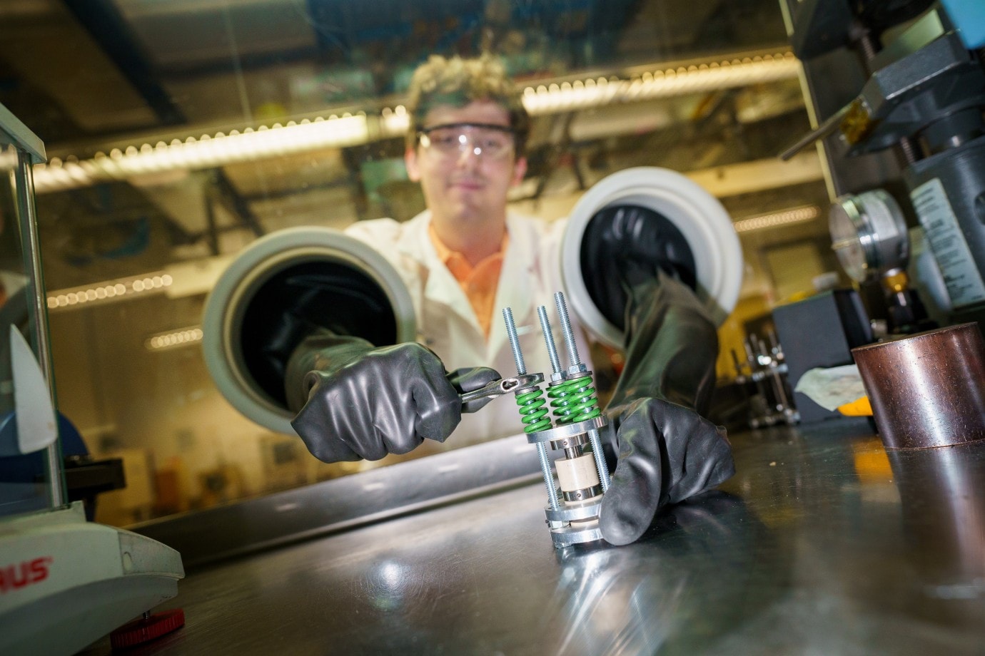 Grayson Deysher, pierwszy autor artykułu Zdjęcie: David Baillot / UC San Diego Jacobs School of Engineering