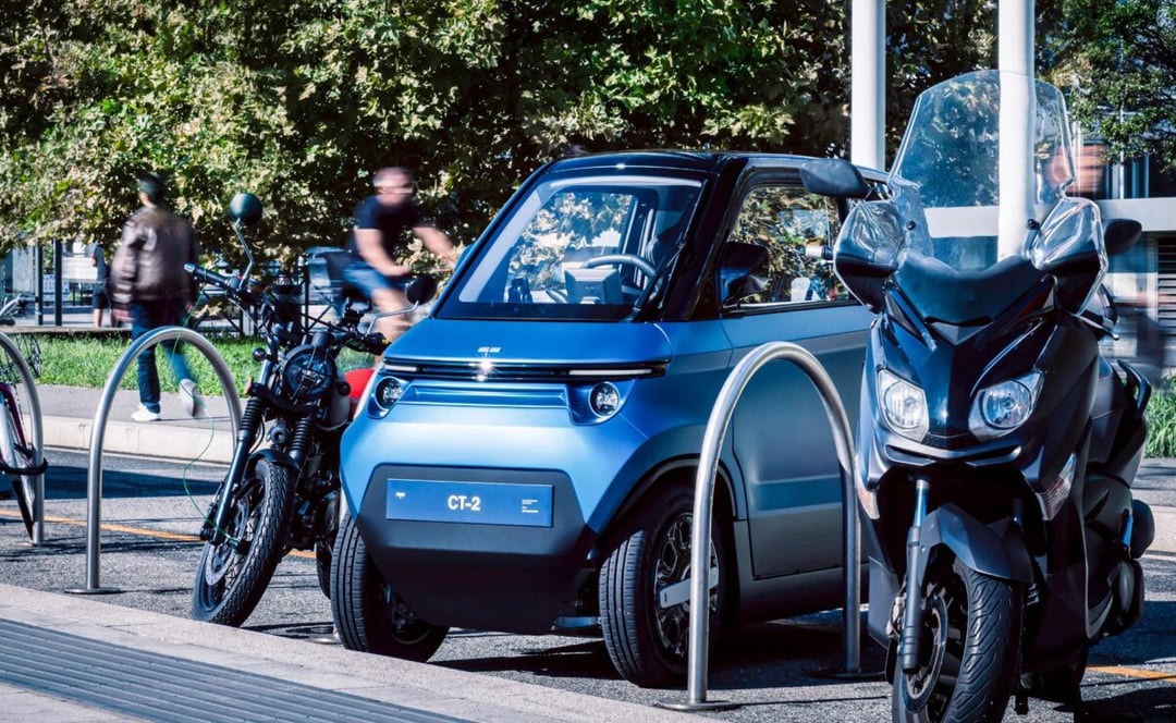 Szukasz miejskiego środka transportu na każdą pogodę? W mikrosamochodzie CT-2 odnajdziesz spokój