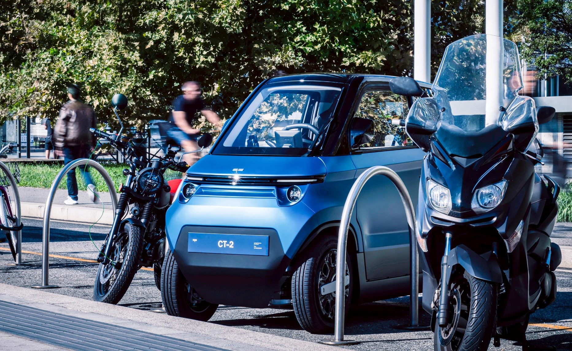 Szukasz miejskiego środka transportu na każdą pogodę? W mikrosamochodzie CT-2 odnajdziesz spokój