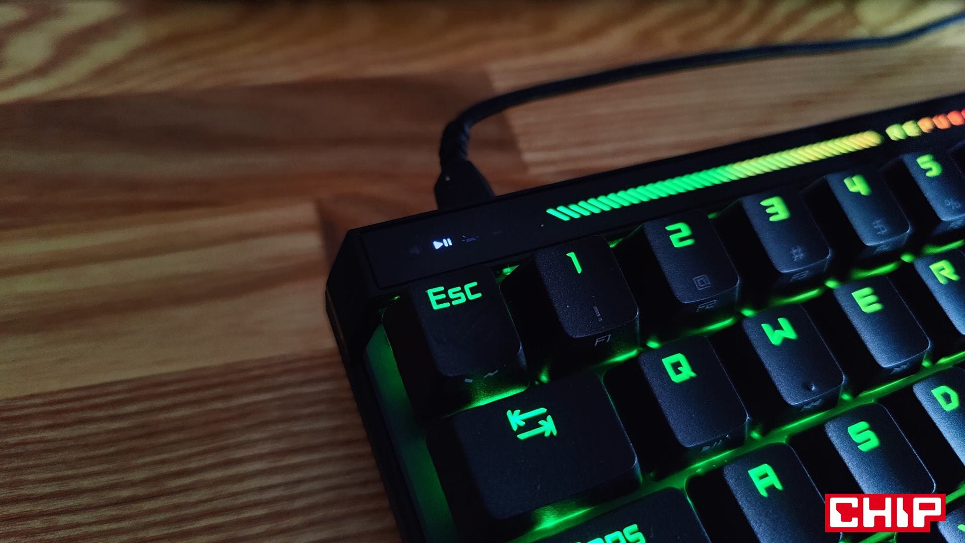 Iqunix EZ75, czyli nowa gamingowa klawiatura, która zaskakuje magnetycznymi przełącznikami