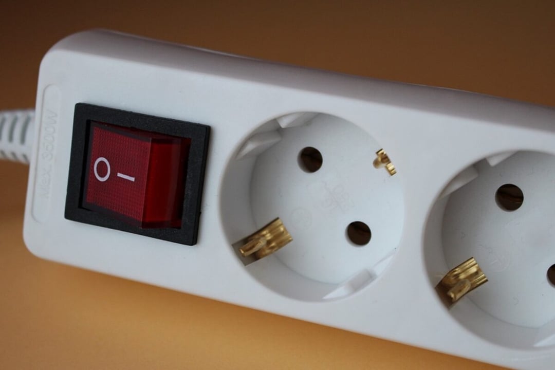 Płacisz za prąd którego nie używasz. Ten cichy problem kosztuje cię fortunę