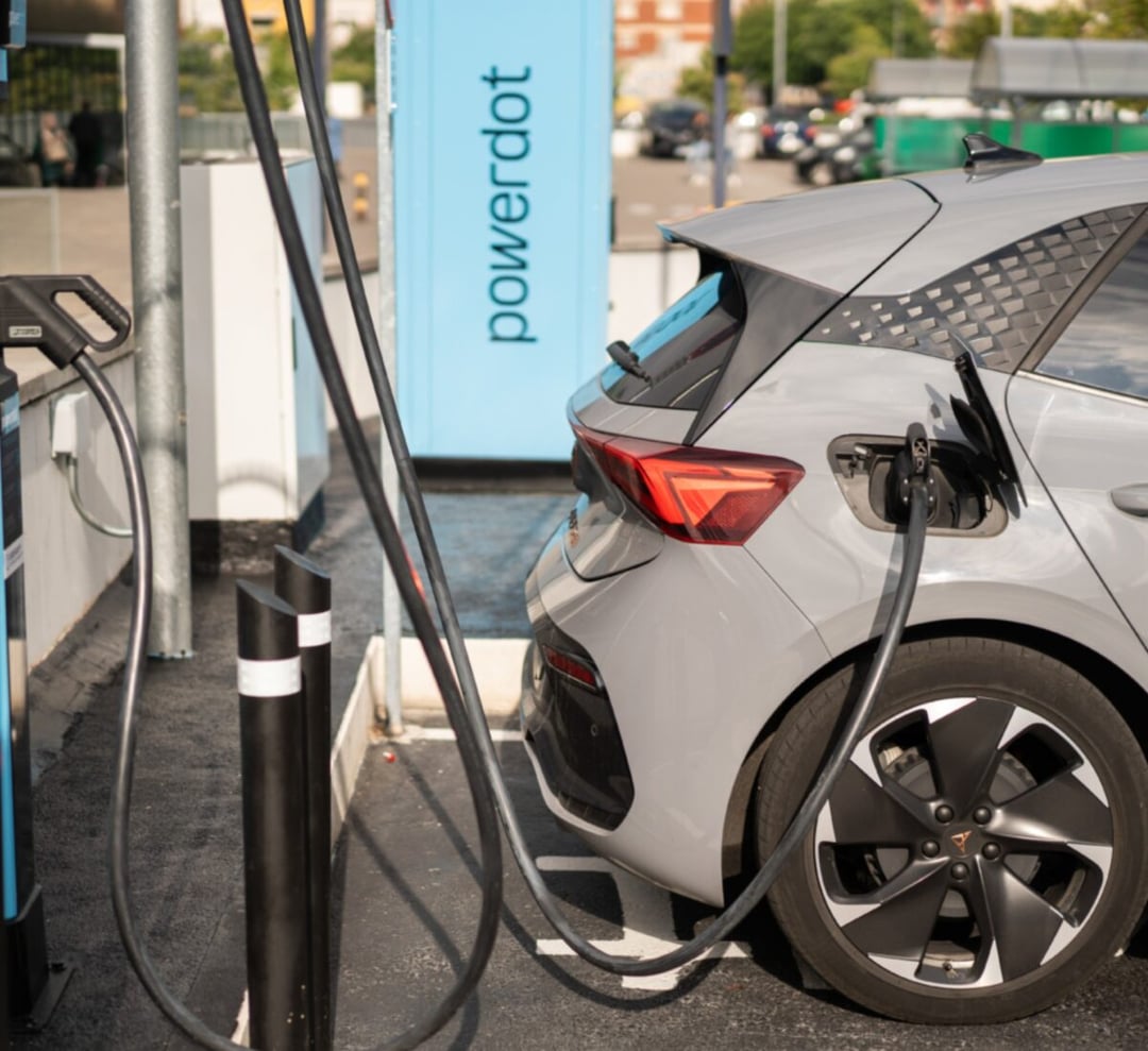 Realna żywotność akumulatorów w samochodach elektrycznych. Nowe liczby zaskoczą kierowców