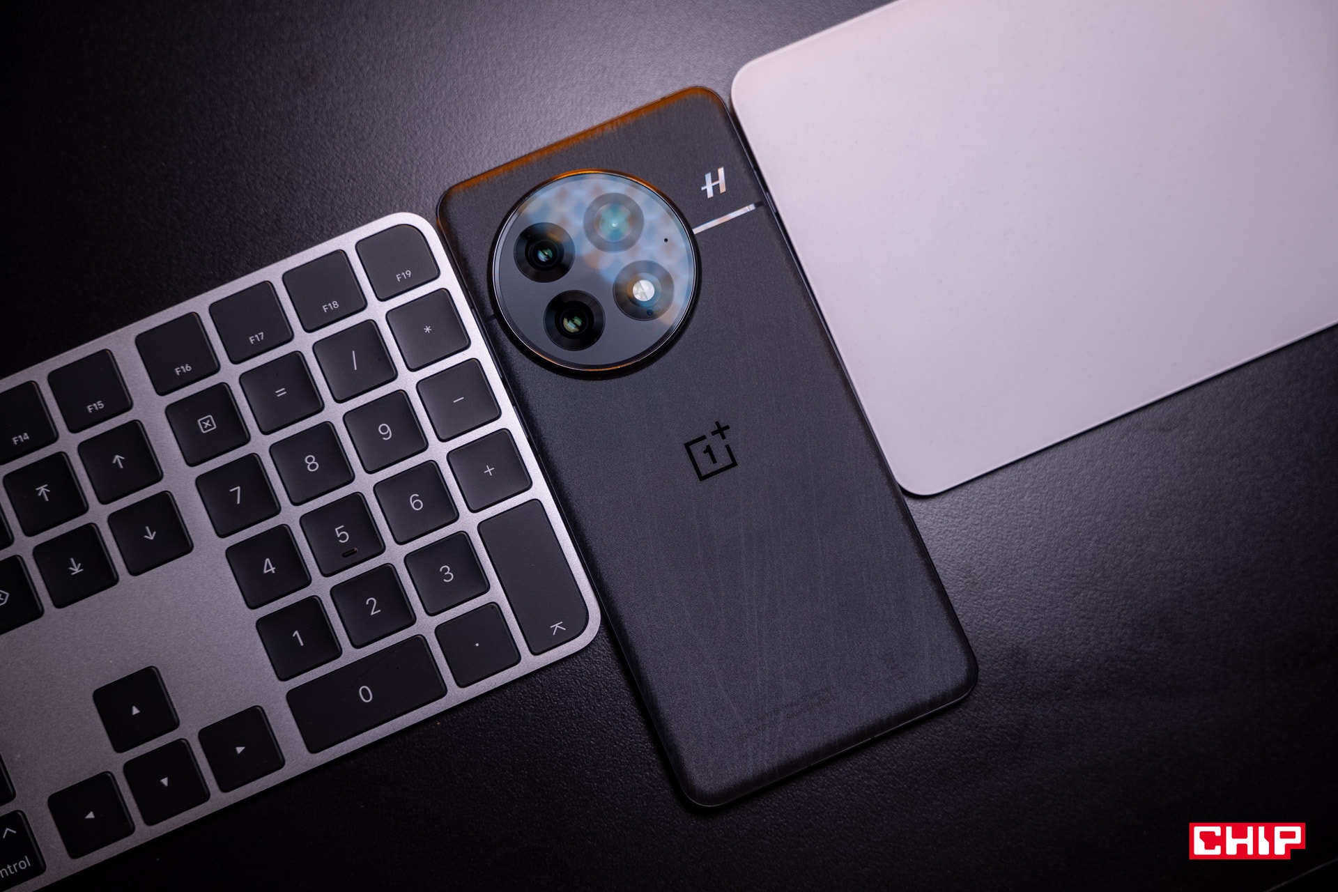 OnePlus 13 otrzymuje OxygenOS 15.0.0.831 – na pokładzie sporo nowości