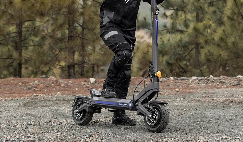 Zaawansowana hulajnoga elektryczna w wyjątkowej promocji. Ausom DT2 Pro ma coś z samolotu i nie jest to prędkość