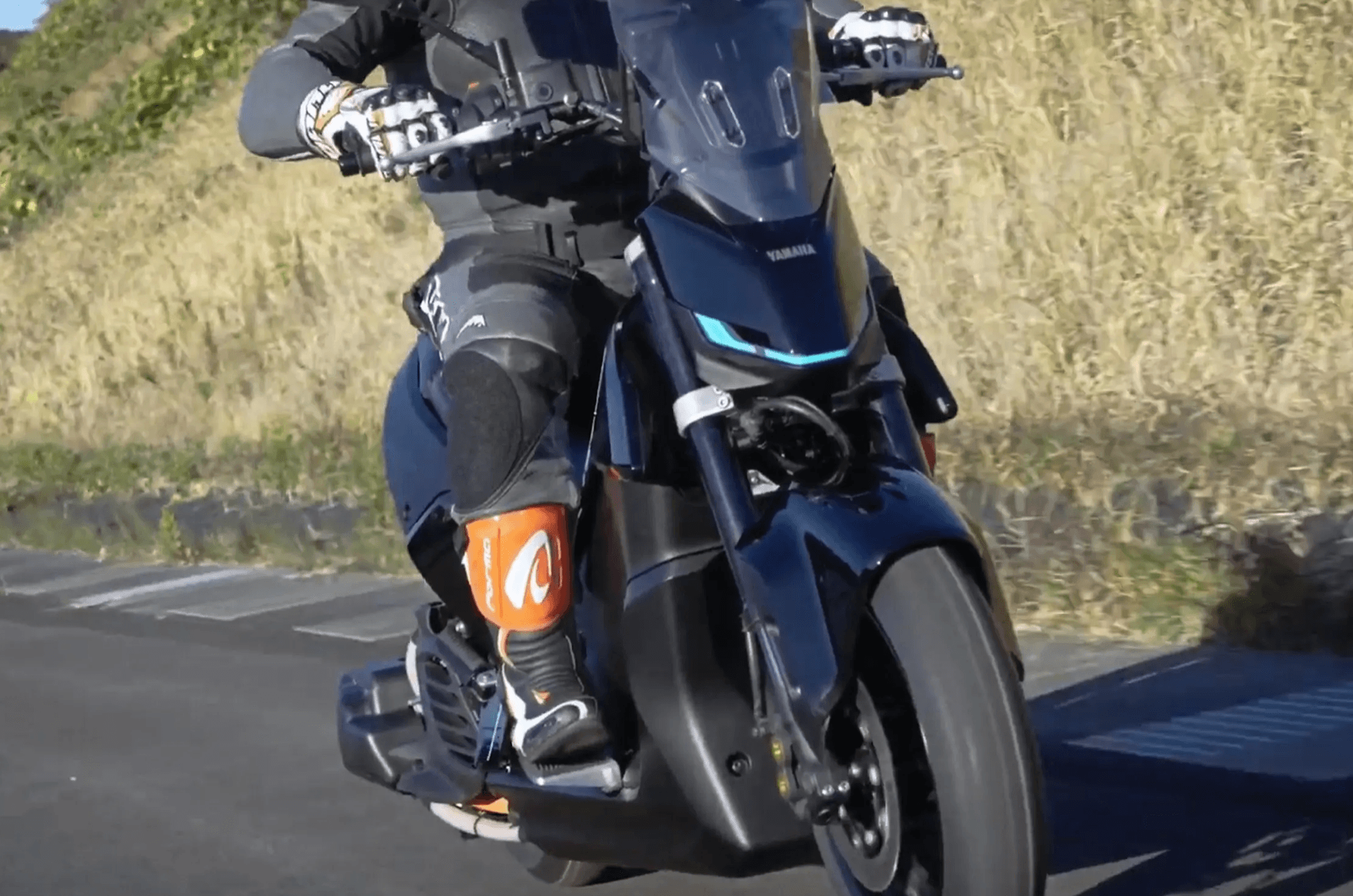 Nowy motocykl hybrydowy Yamaha z napędem SPHEV /Fot. Yamaha