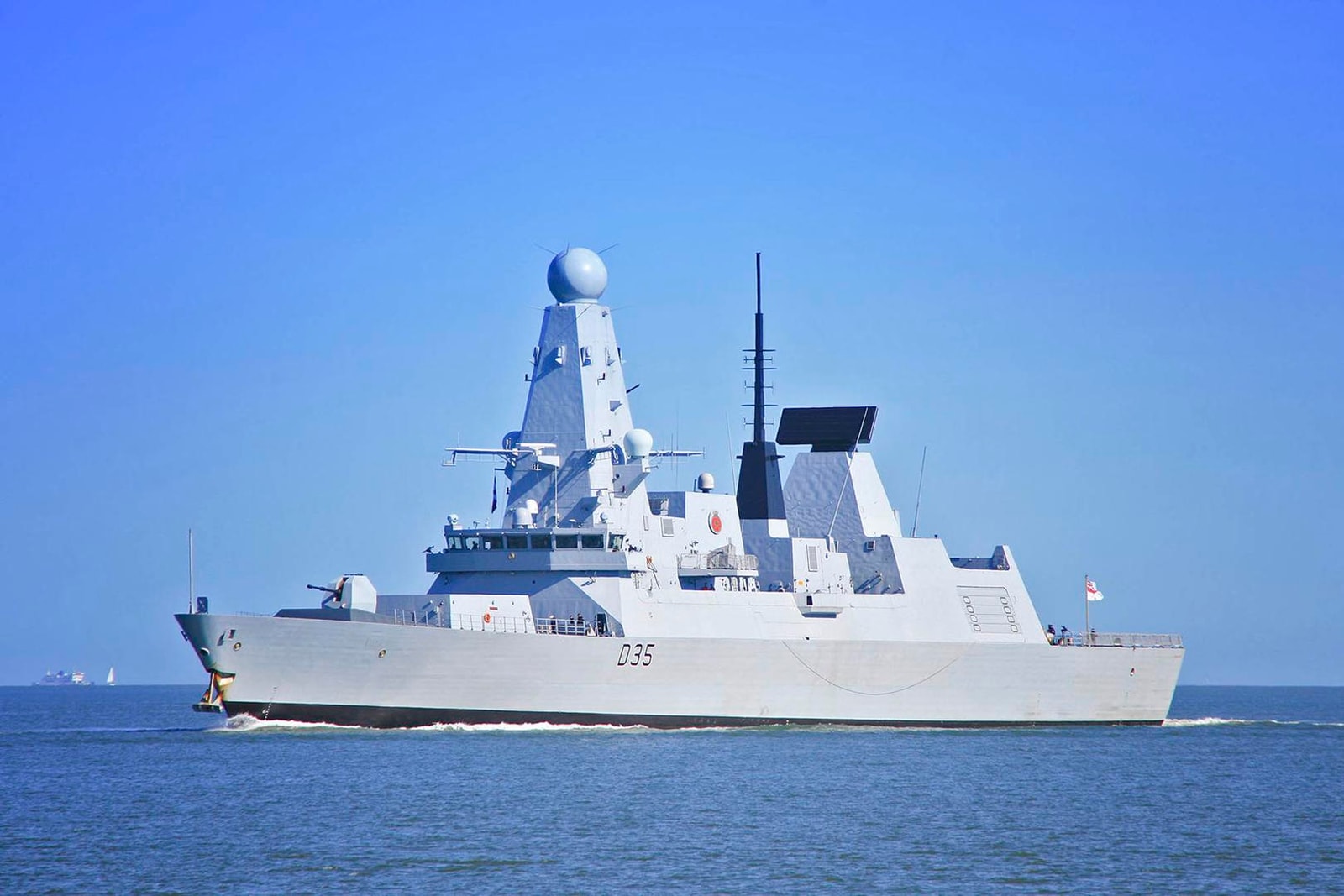 File source: http://commons.wikimedia.org/wiki/File:HMS_Dragon-1.JPG
