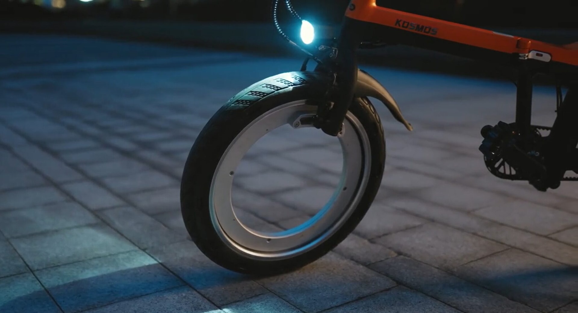 Rower KOSMOS bez piasty podbija Kickstartera. Ten futurystyczny e-bike ma szokować przechodniów