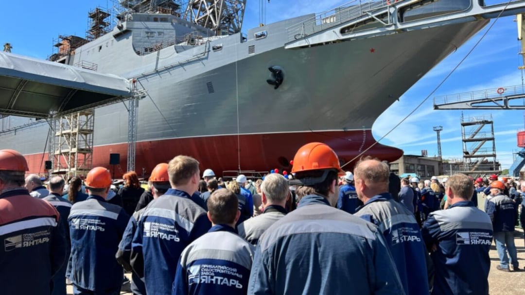 Nowa broń Rosji wypłynęła na wody Bałtyku. Władimir Andriejew to nie byle okręt