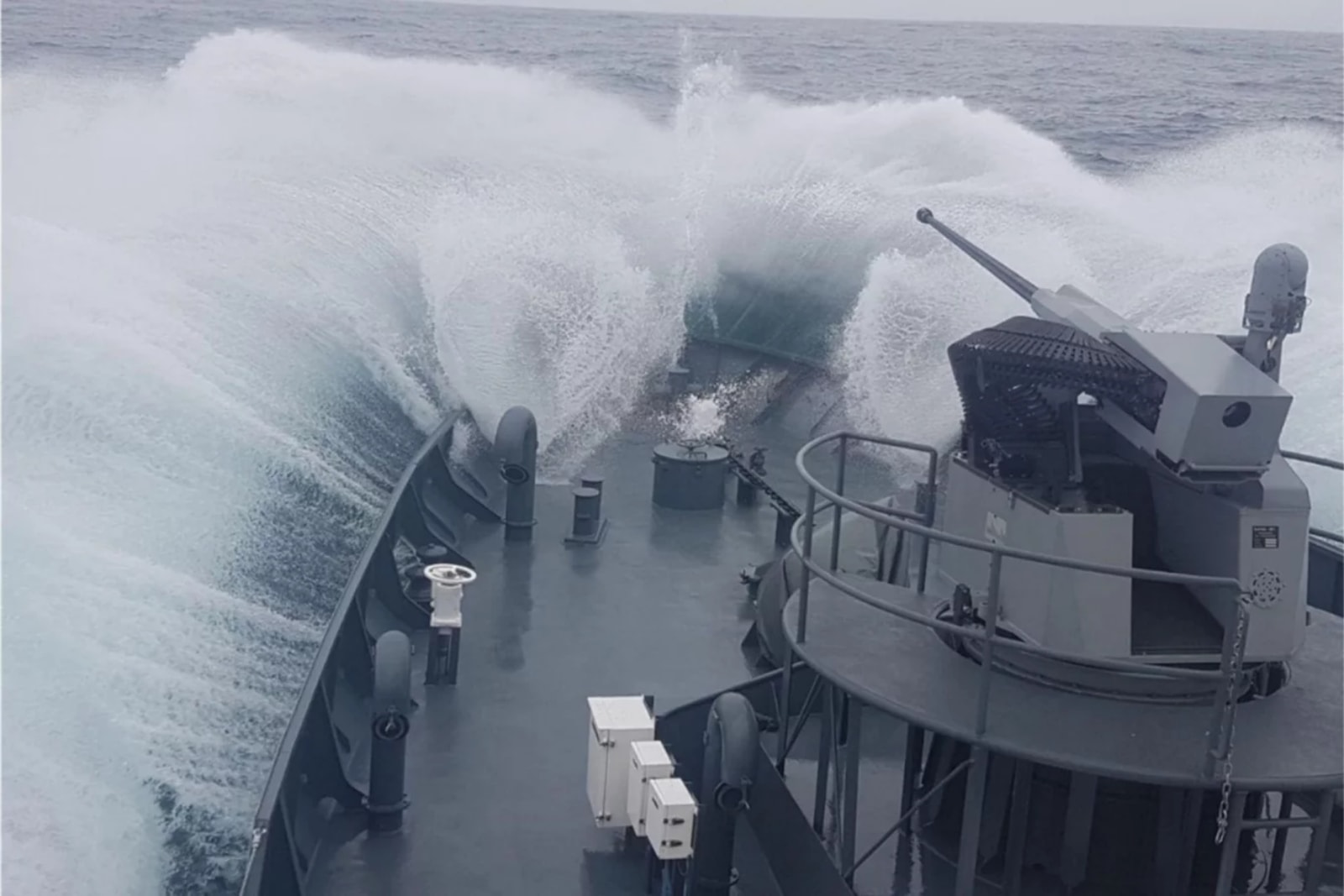 Dlaczego Niemcy po cichu wymieniają swoje działa okrętowe? Ten ruch mówi więcej niż myślisz