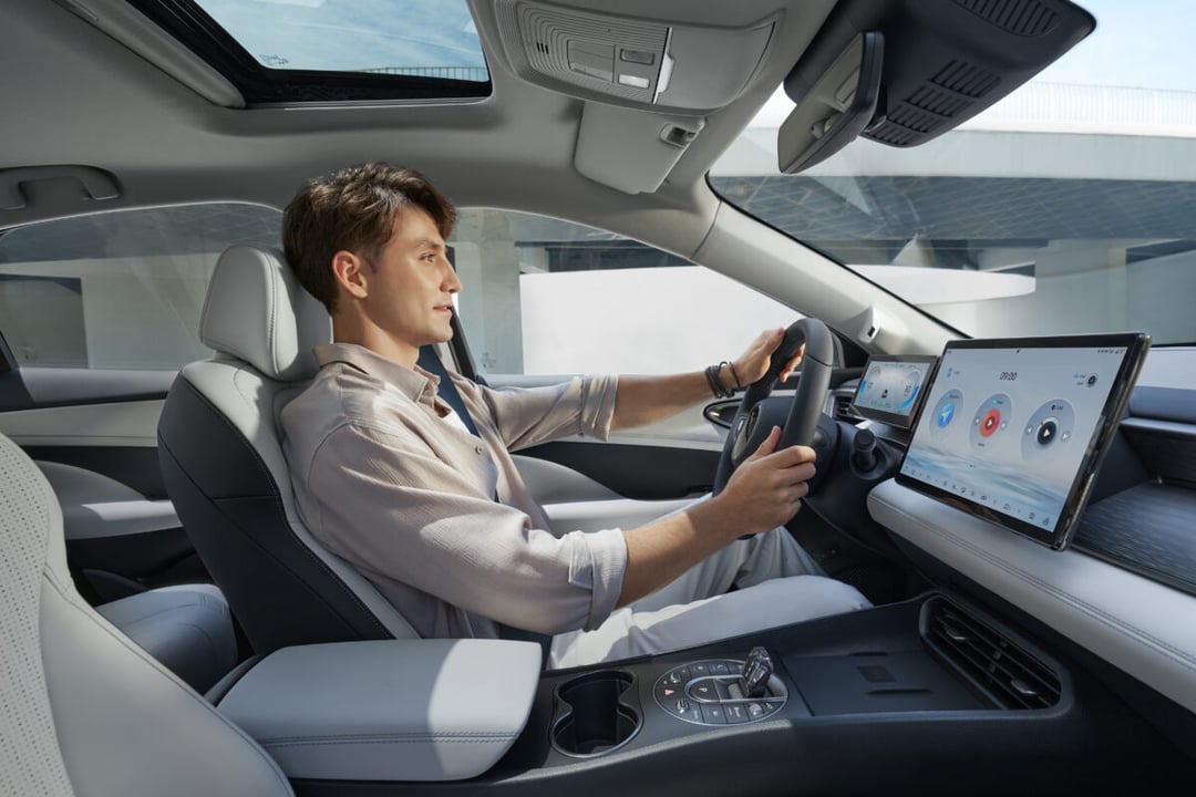 Wreszcie porzucisz swojego diesla. BYD SEAL 5 DM-i zadebiutował w Polsce i nie bierze jeńców