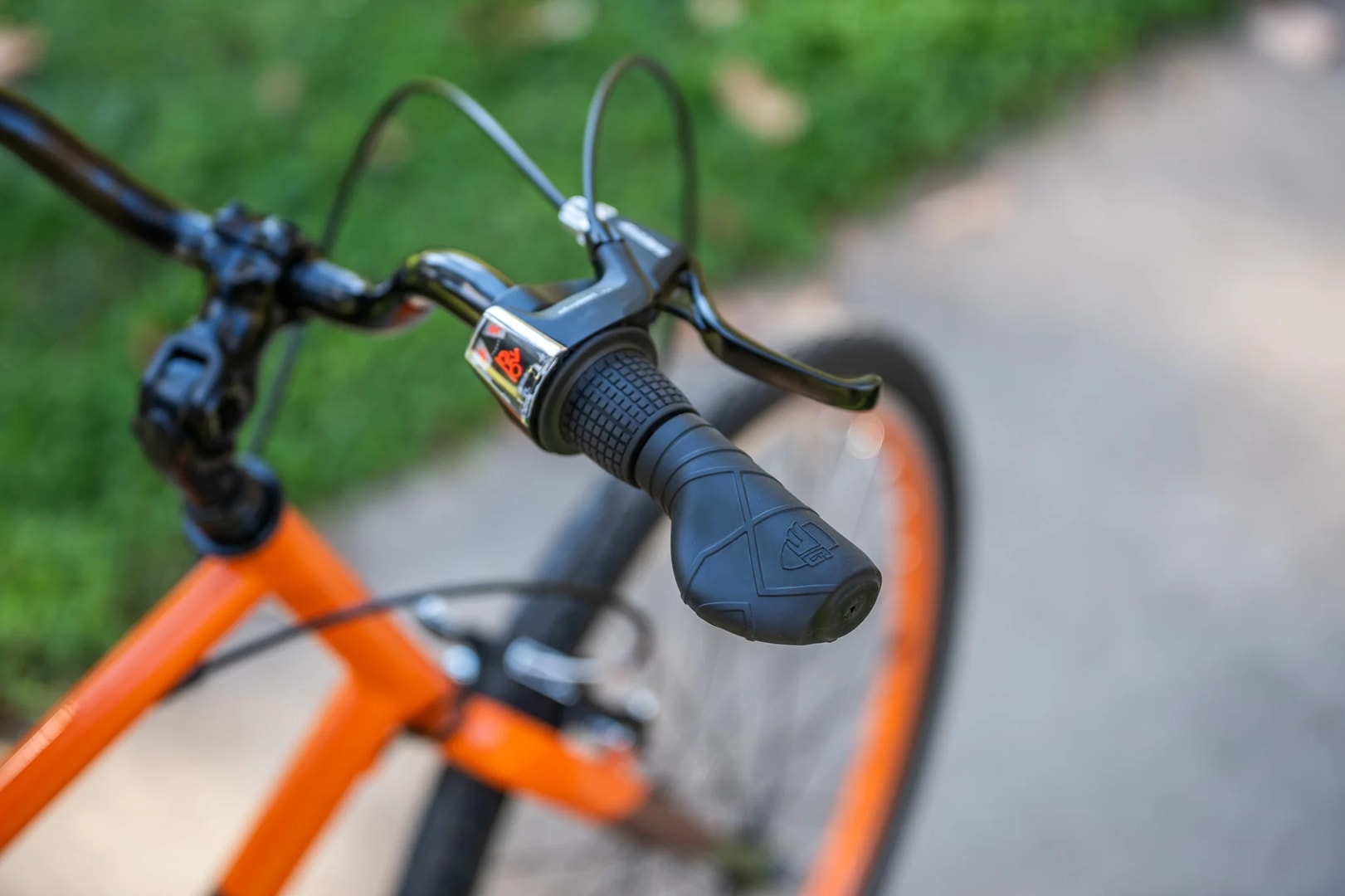 Jedna dźwignia hamulca zamiast dwóch. Czy to nowa definicja bezpieczeństwa i wygody na rowerze?