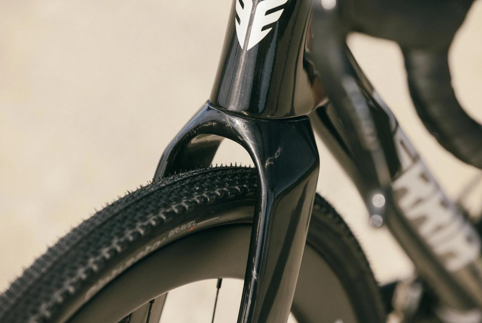 Nowy gravel Berria Naii szokuje wagą poniżej 8 kg. System Softex to tajemnica sukcesu