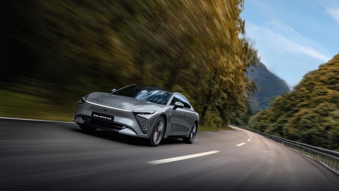 Podejrzewałeś, że Chińczycy nie mają szans z Teslą? Exlantix ES ma moc i baterię by to zmienić