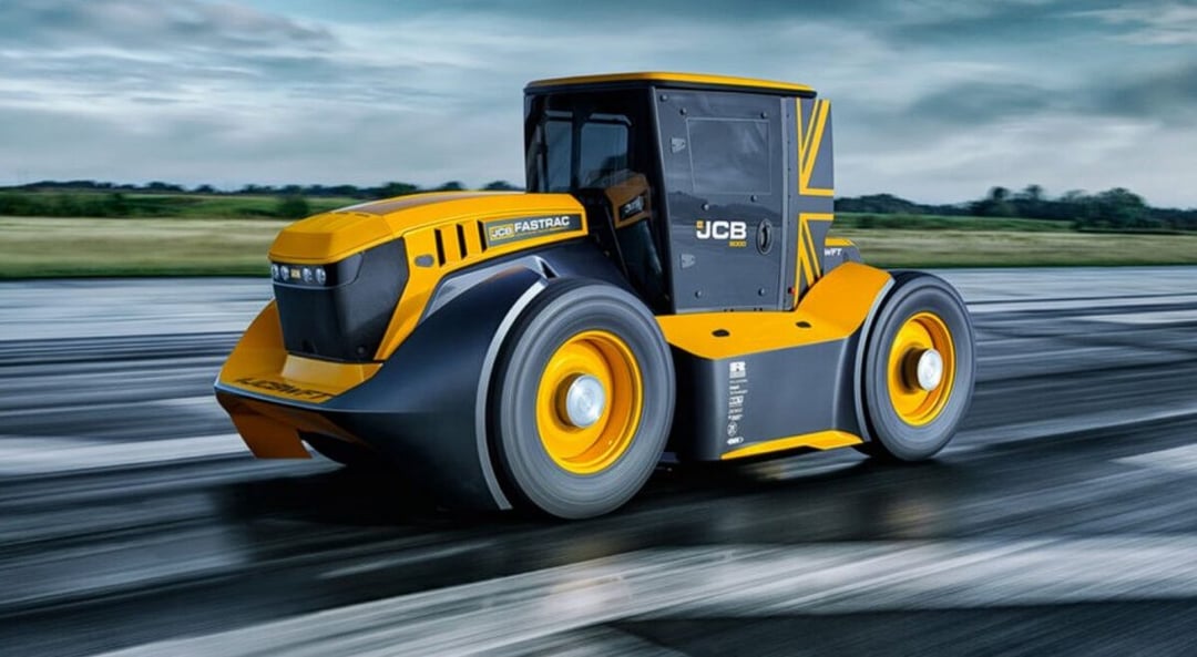 Facetom opada szczęka na widok tego rekordu. JCB Fastrac Two to traktor, który rozpędza się jak bolid