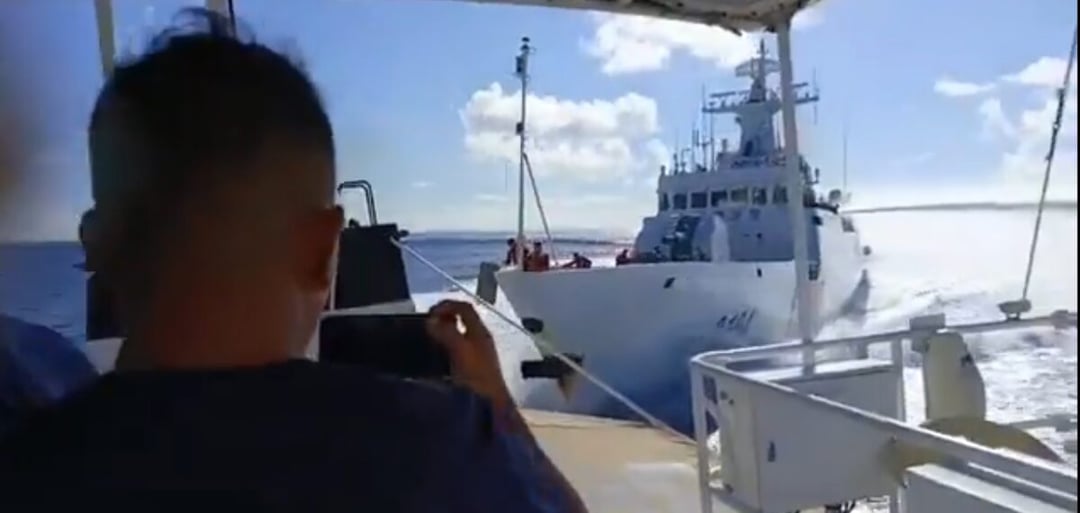Wstydliwy incydent Chin na spornych wodach. Nagranie pokazuje zderzenie dwóch okrętów podczas pościgu
