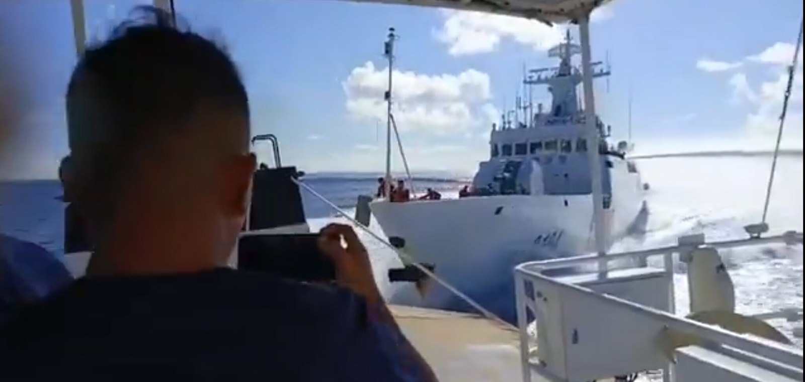 Wstydliwy incydent Chin na spornych wodach. Nagranie pokazuje zderzenie dwóch okrętów podczas pościgu