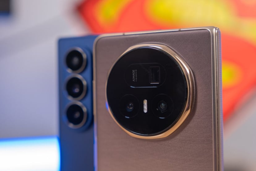 Znudził go szklany prostokąt, więc stworzył coś oryginalnego. YouTuber zmontował slidera z Flipa i klawiszowym sercem BlackBerry