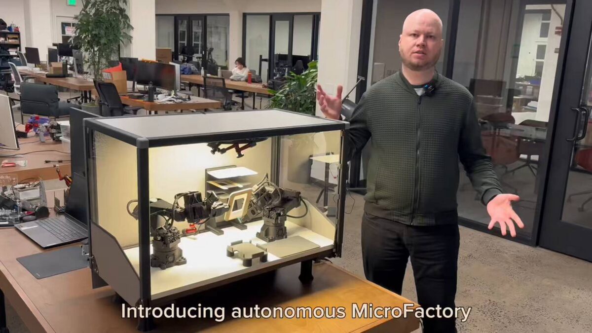 Uczą się od ludzi i adaptują ich metody. Małe roboty MicroFactory zrewolucjonizują produkcję