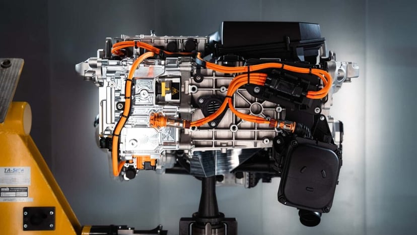 BMW idzie pod prąd. Ten samochód tankujesz jak benzynę, a jedziesz jak elektrykiem