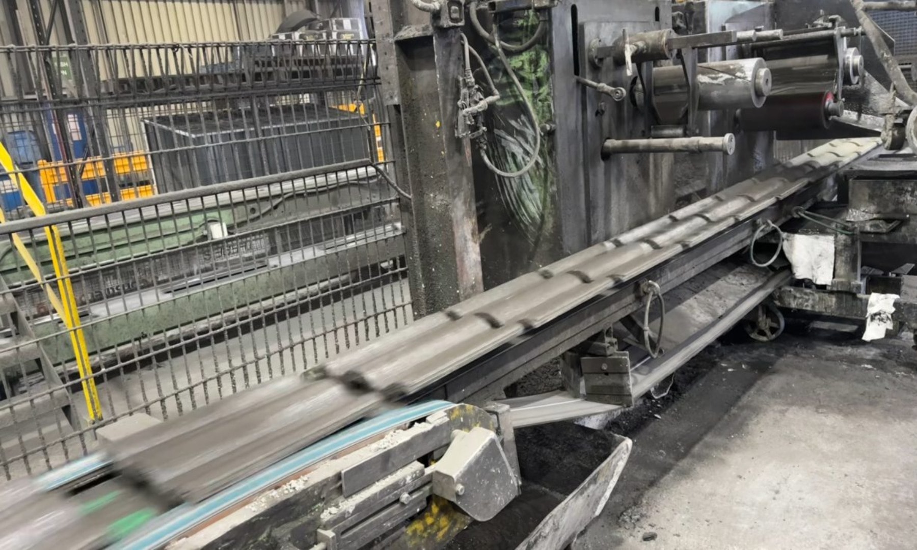 Przyszłość budownictwa właśnie się zmieniła. Te dachówki to prawdziwy przełom technologiczny