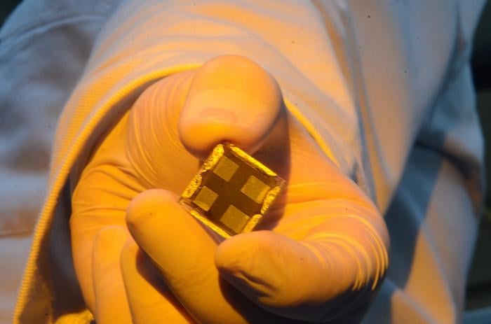 Perowskit-perowskit-krzem wychodzi z laboratorium na dachy. Australijski zespół właśnie zmienił zasady fotowoltaiki