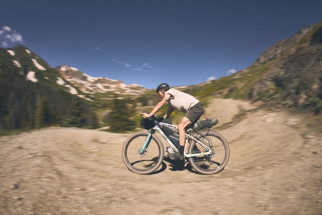 Gravel z amortyzatorem i szalonymi kołami. Nowy rower Treka chce pogodzić dwa światy