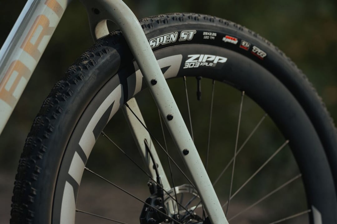 Mniej niż kilogram i opony jak w góralu. Ari Bikes pokazuje nowego potwora szutrowego