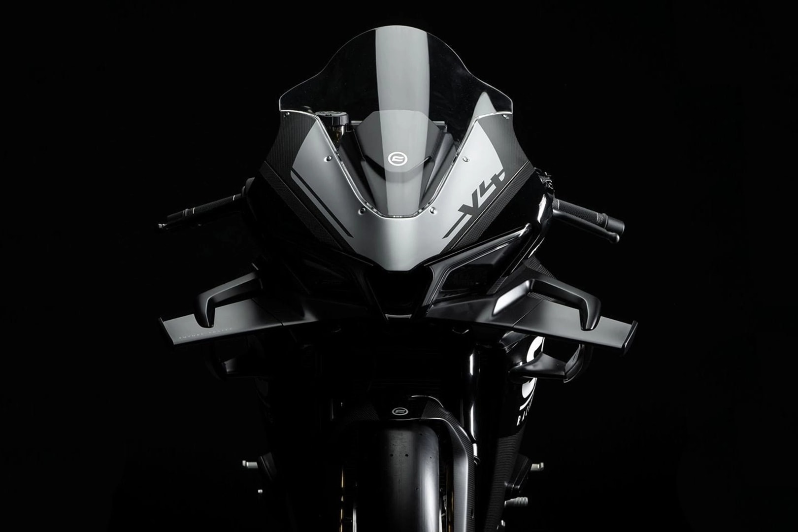 Silnik jako element nośny ramy i aktywne skrzydła aerodynamiczne. Chińczycy pokazali motocykl przyszłości