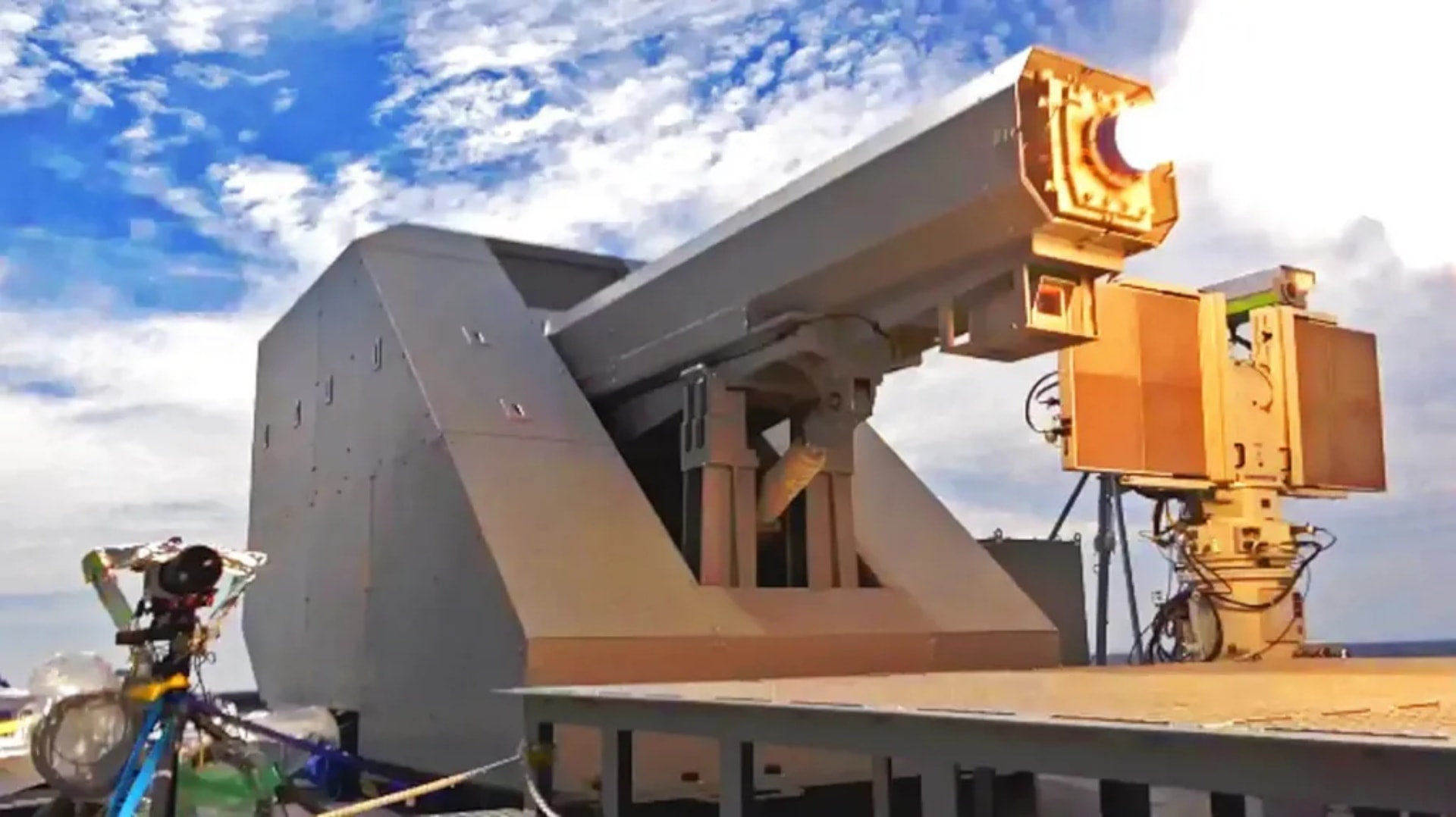 Japońska broń przyszłości testowana na otwartym morzu. Działo elektromagnetyczne przekracza granice technologii