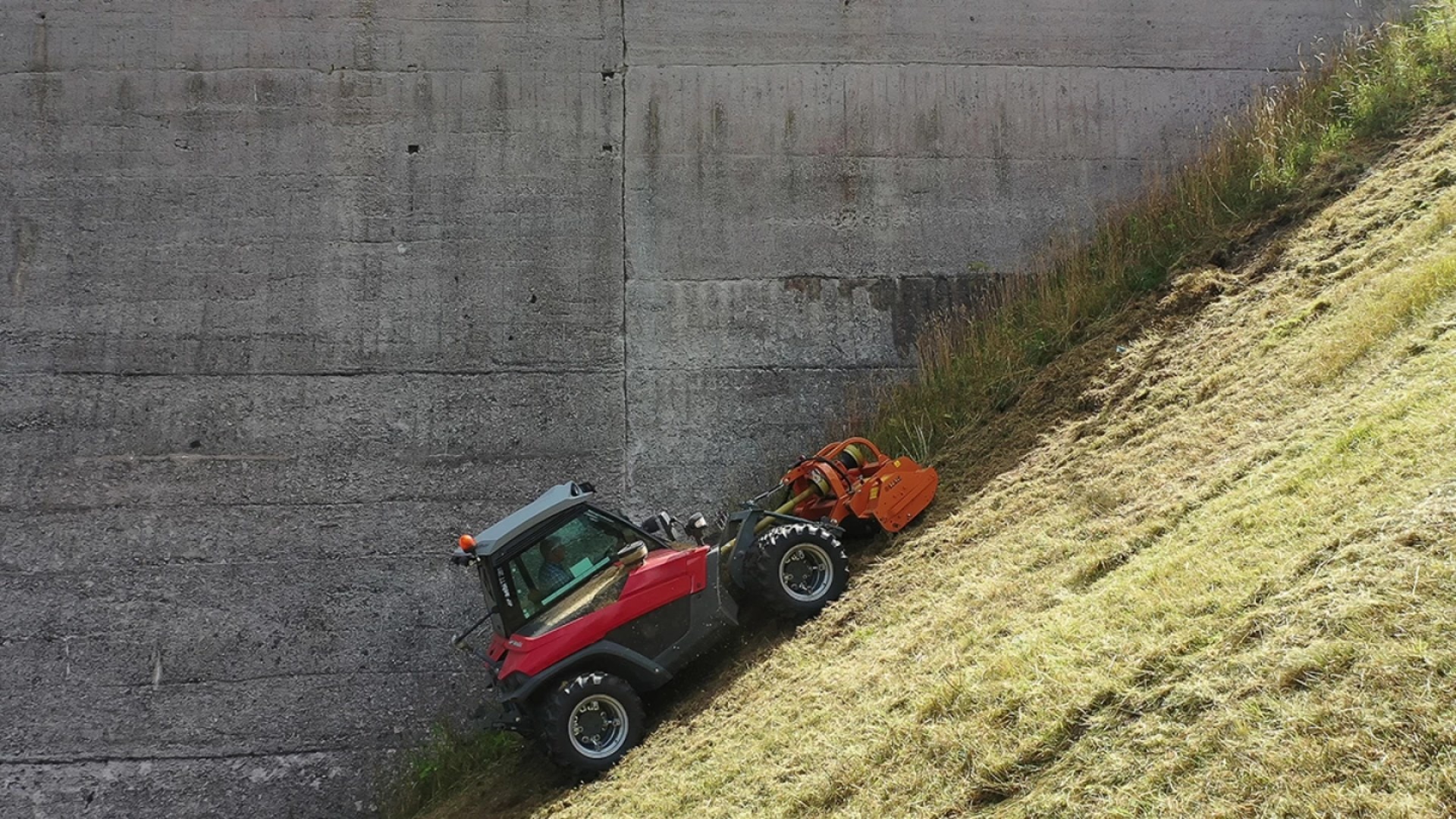 Ten napęd 4×4 działa odwrotnie niż wszystkie znane systemy. Szwajcarski geniusz wymyślił coś, co zawstydza inżynierów Toyoty