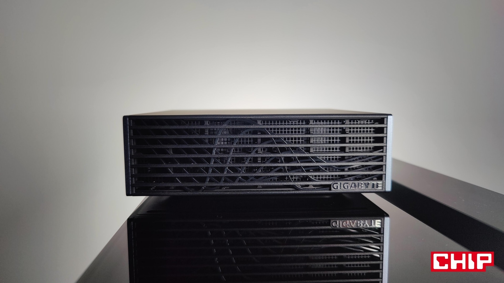 Domowy superkomputer do SI właśnie dostał dopalacz. DGX Spark stał się jeszcze lepszy