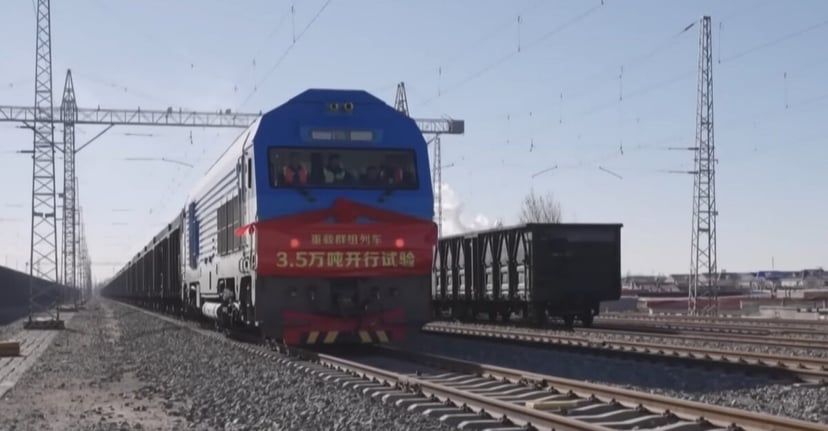 Pociąg długi na 3,5 kilometra? Chiny znów testują coś, o czym marzy cały świat