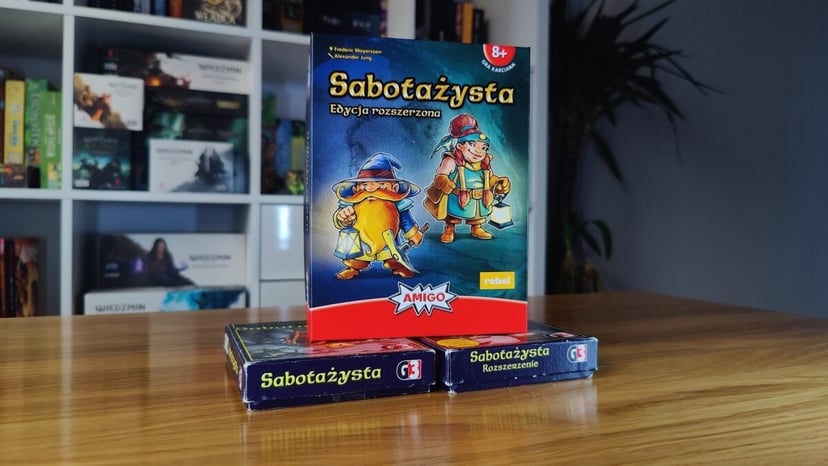 Recenzja imprezowej gry karcianej Sabotażysta: Edycja Rozszerzona (2025)