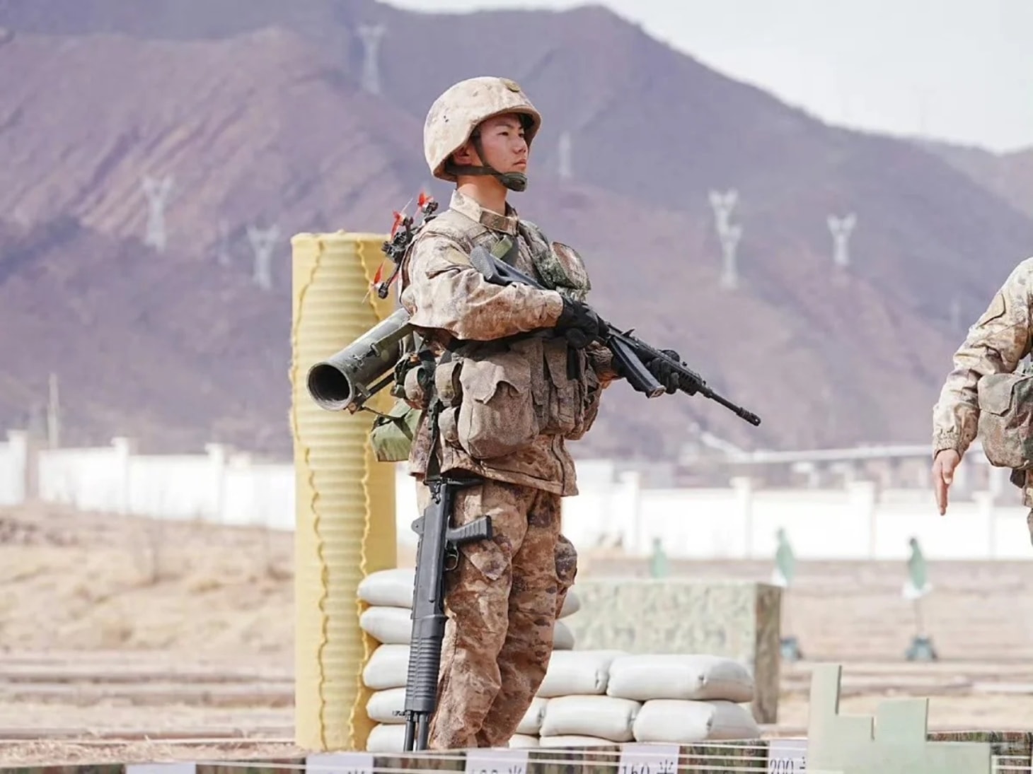 Zdjęcie poglądowe – chiński żołnierz