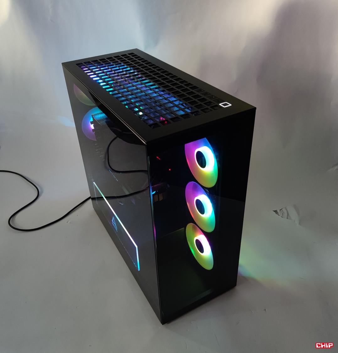 Test obudowy Arctic Xtender Black Tinted Glass